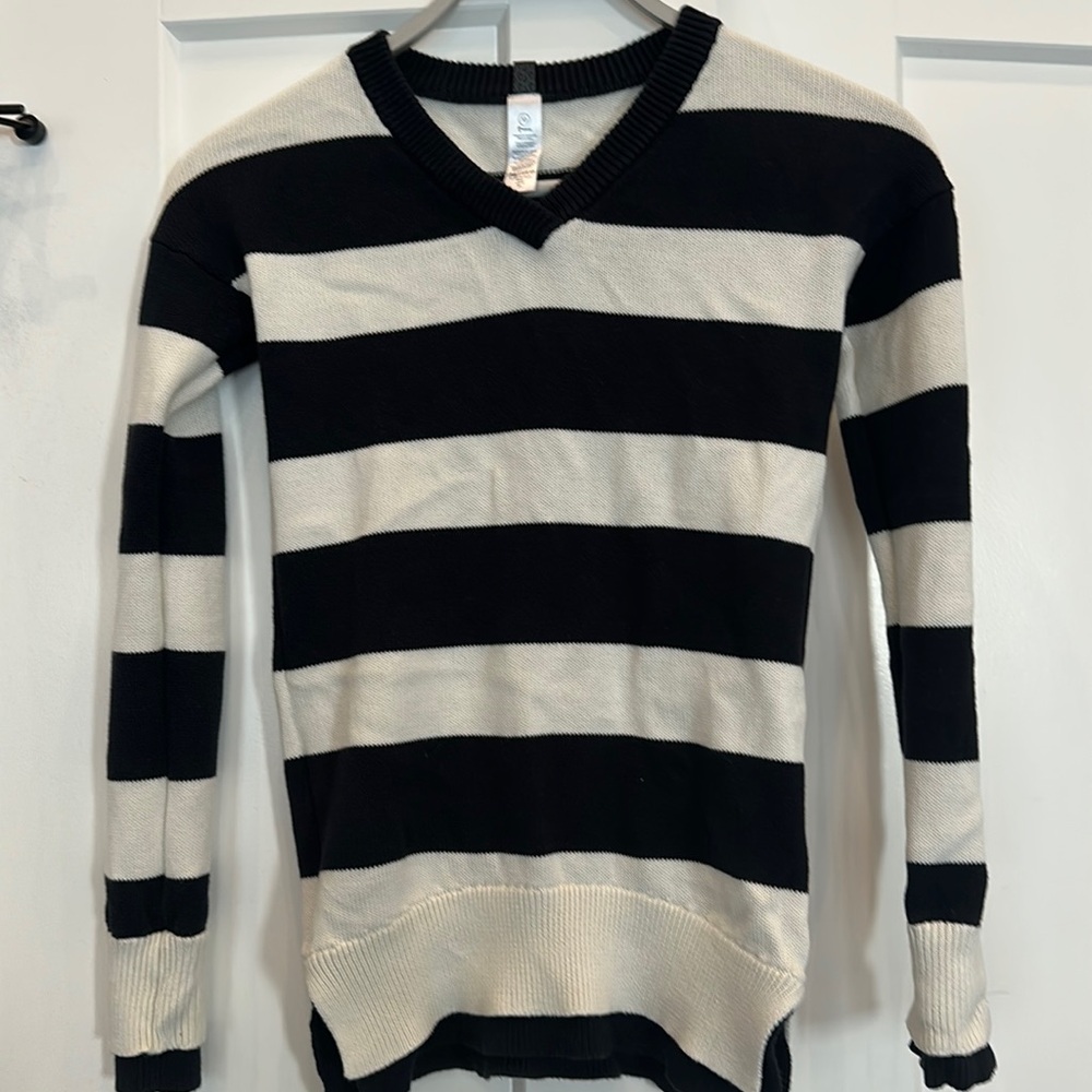 Ivivva girls sweater